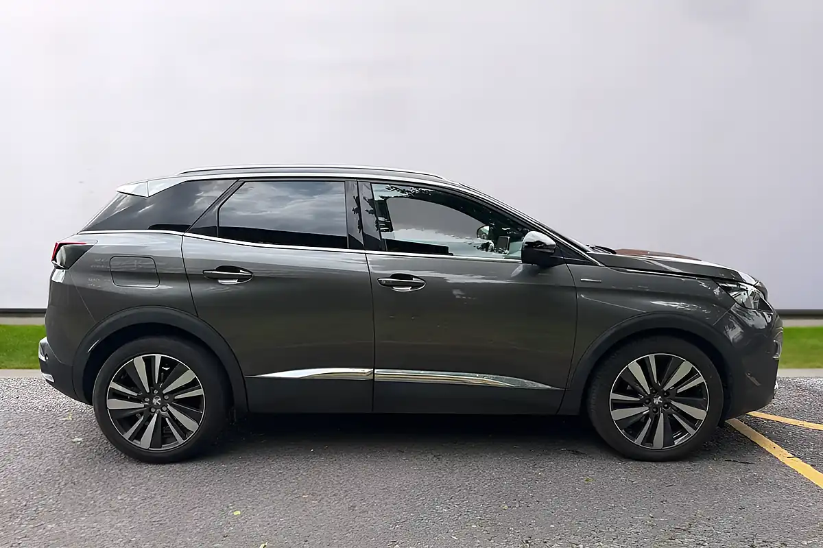 Used 2018 Peugeot 3008 GT Line Premium Grey - Interior and Exterior details 8