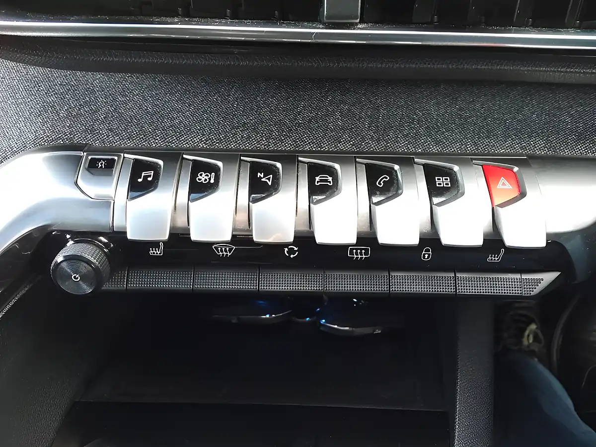 Used 2018 Peugeot 3008 GT Line Premium Red - Interior and Exterior details 17