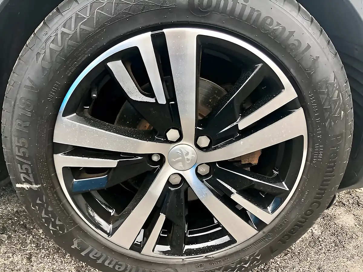 Used 2018 Peugeot 3008 GT Line White - Interior and Exterior details 17
