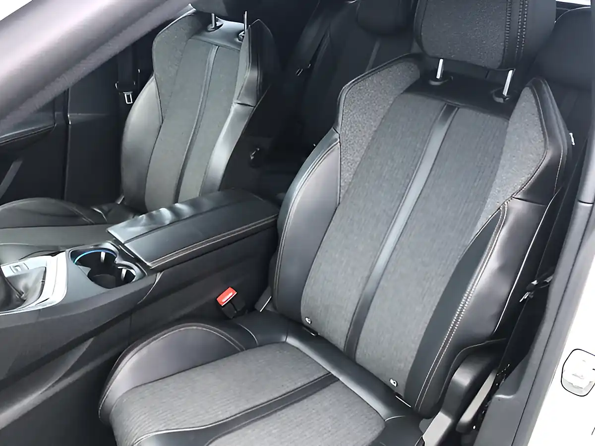 Used 2018 Peugeot 3008 GT Line White - Interior and Exterior details 6
