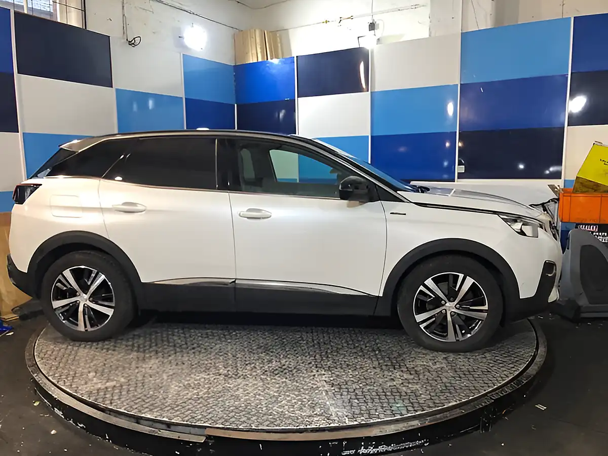 Used 2018 Peugeot 3008 GT Line White - Interior and Exterior details 7