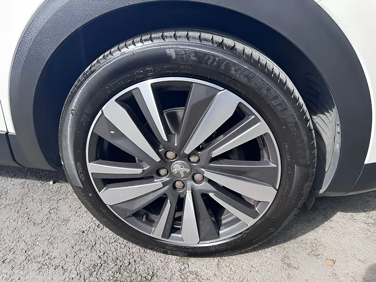 Used 2018 Peugeot 3008 GT Line White - Interior and Exterior details 11