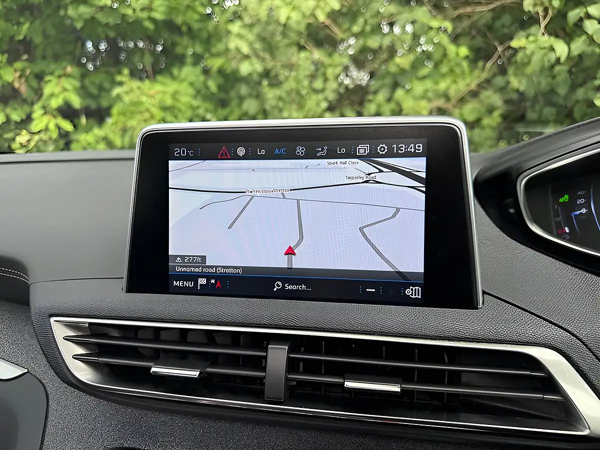 Used 2018 Peugeot 3008 GT Line White - Interior and Exterior details 15
