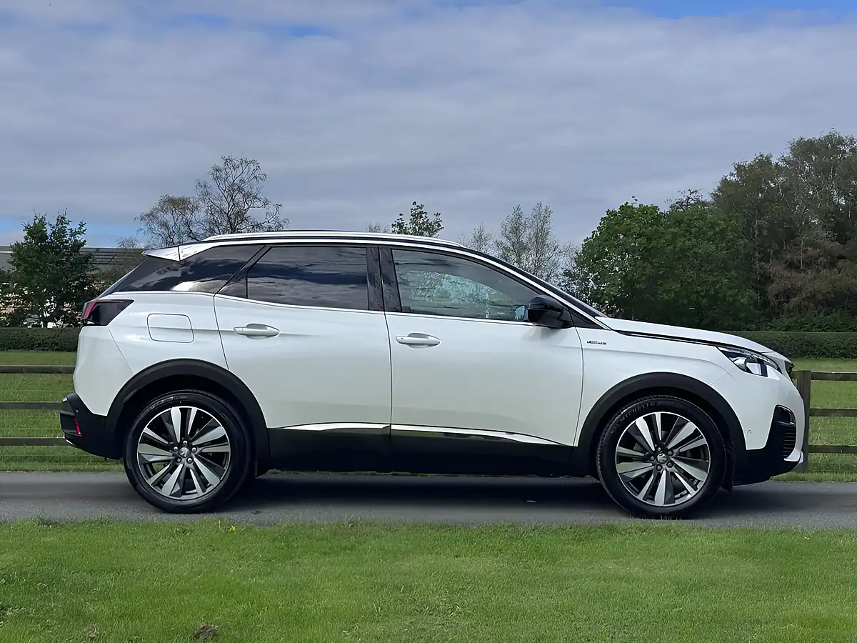 Used 2018 Peugeot 3008 GT Line White - Interior and Exterior details 3