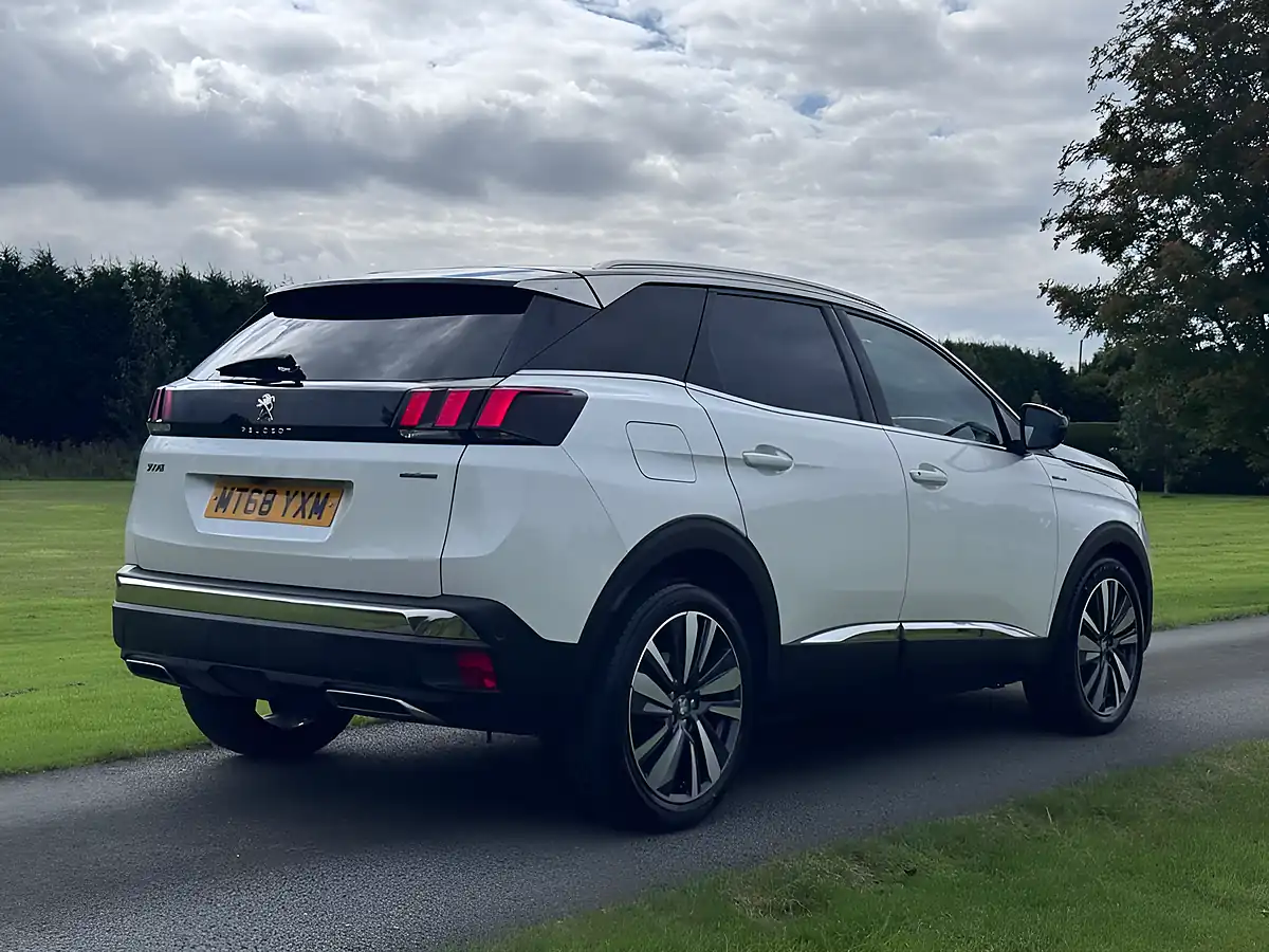 Used 2018 Peugeot 3008 GT Line White - Interior and Exterior details 4