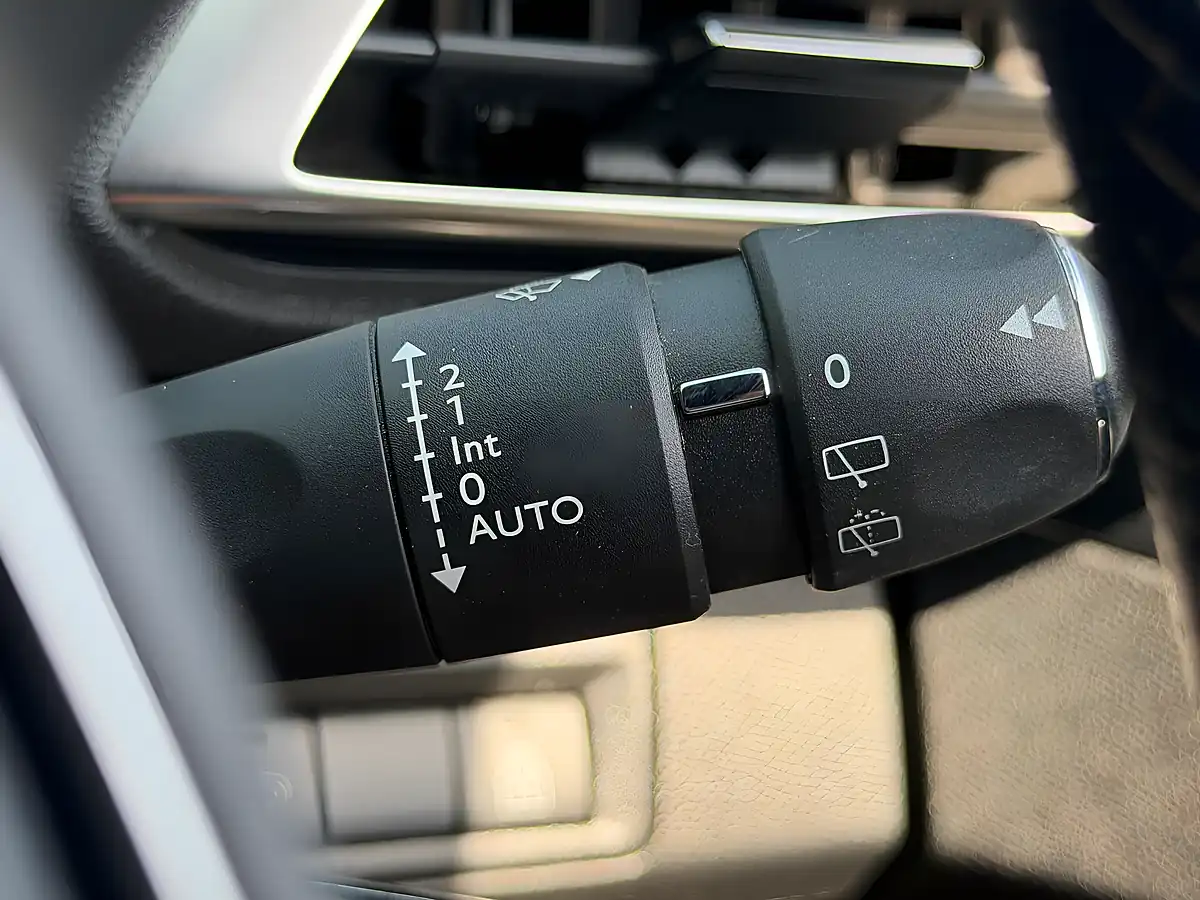 Used 2018 Peugeot 3008 GT Line White - Interior and Exterior details 17