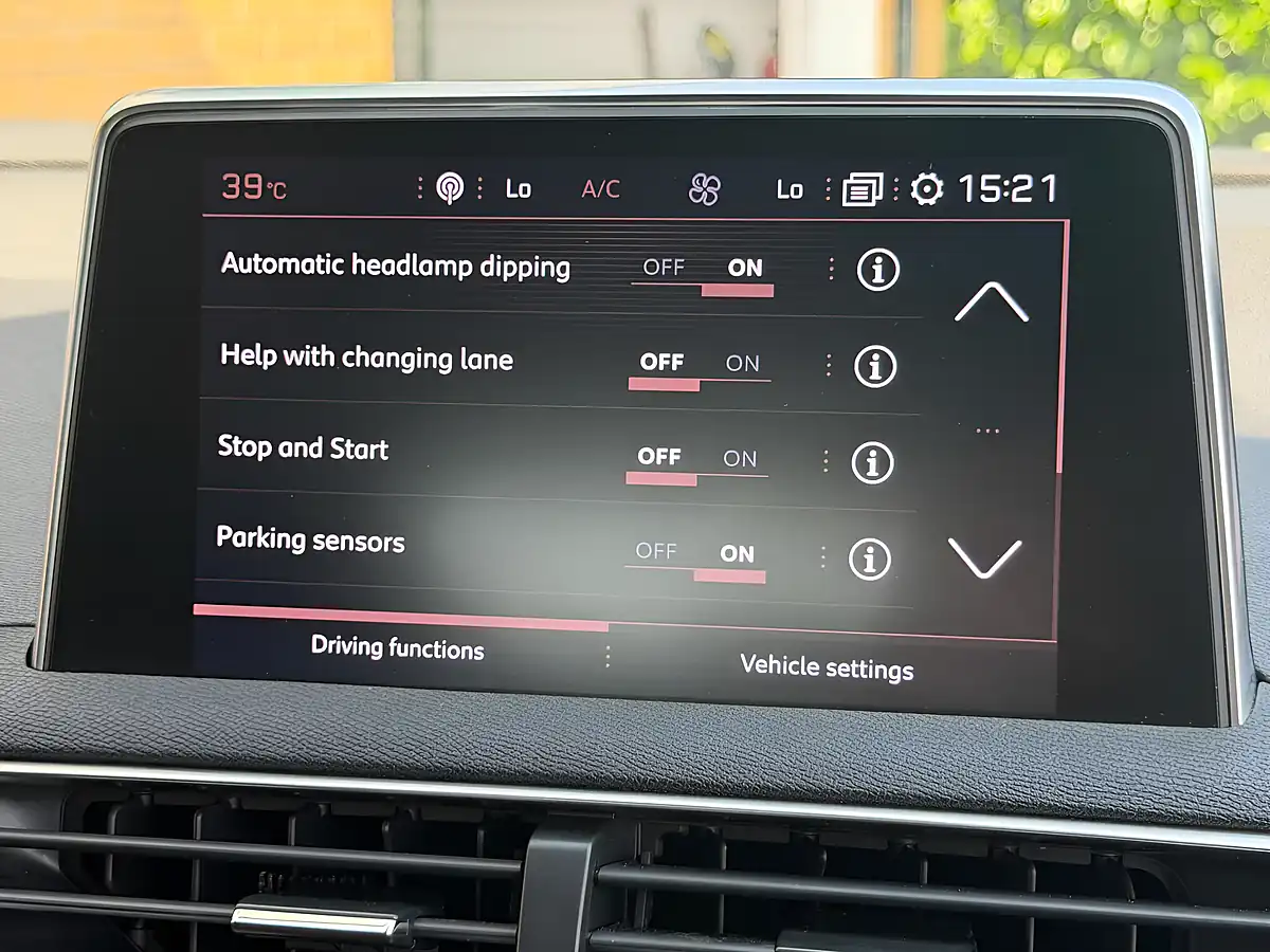 Used 2018 Peugeot 3008 GT Line White - Interior and Exterior details 19