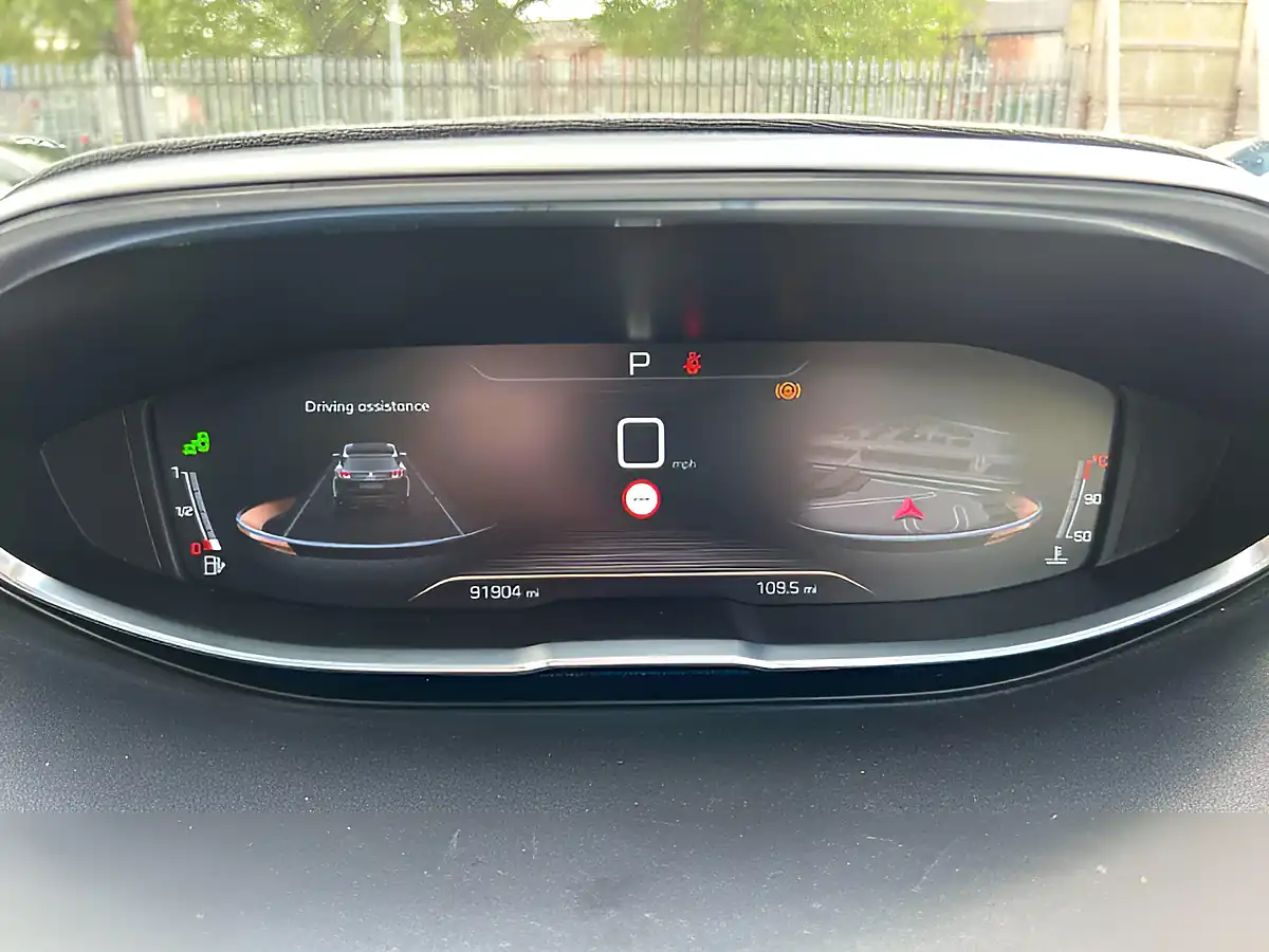 Used 2018 Peugeot 3008 GT Red - Interior and Exterior details 14