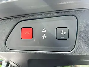 Used 2018 Peugeot 3008 GT Red - Interior and Exterior details 9