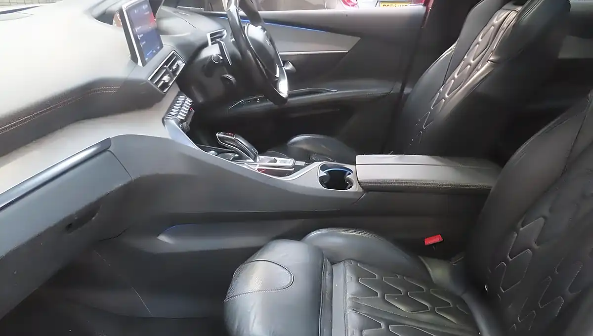 Used 2018 Peugeot 3008 GT Red - Interior and Exterior details 2
