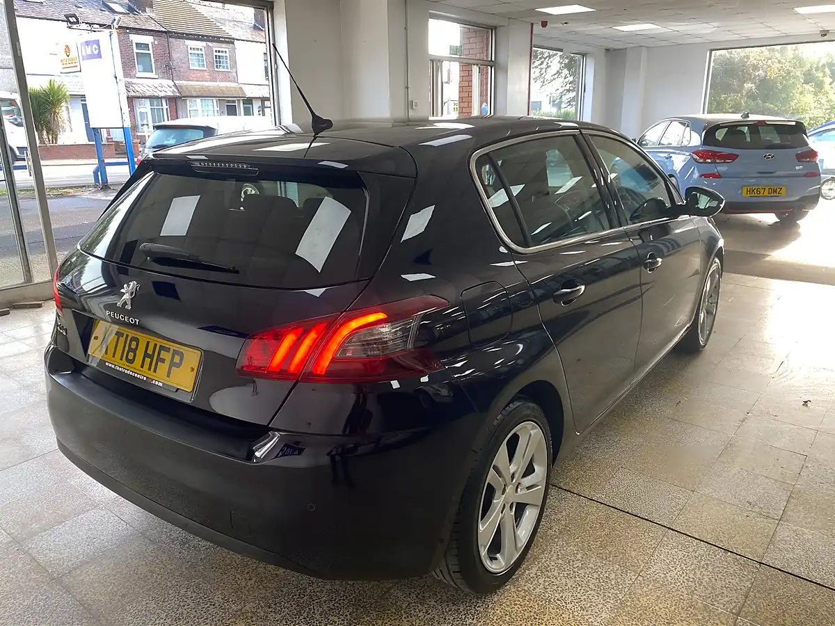 Used 2018 Peugeot 308 Allure Blue - Interior and Exterior details 10