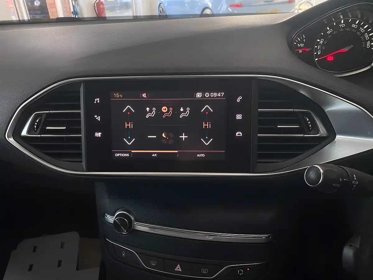 Used 2018 Peugeot 308 Allure Blue - Interior and Exterior details 13