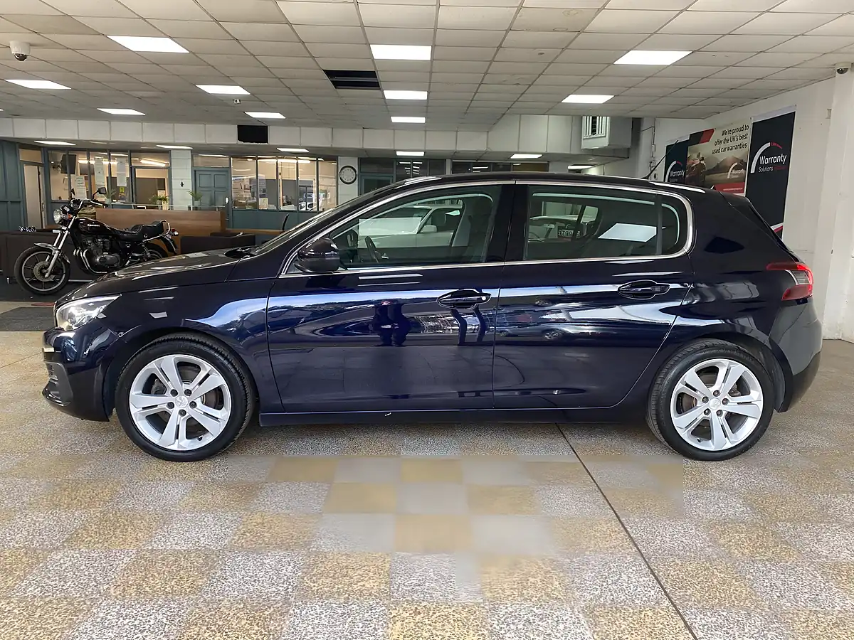 Used 2018 Peugeot 308 Allure Blue - Interior and Exterior details 3