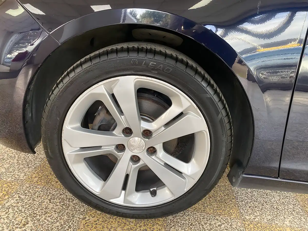Used 2018 Peugeot 308 Allure Blue - Interior and Exterior details 5