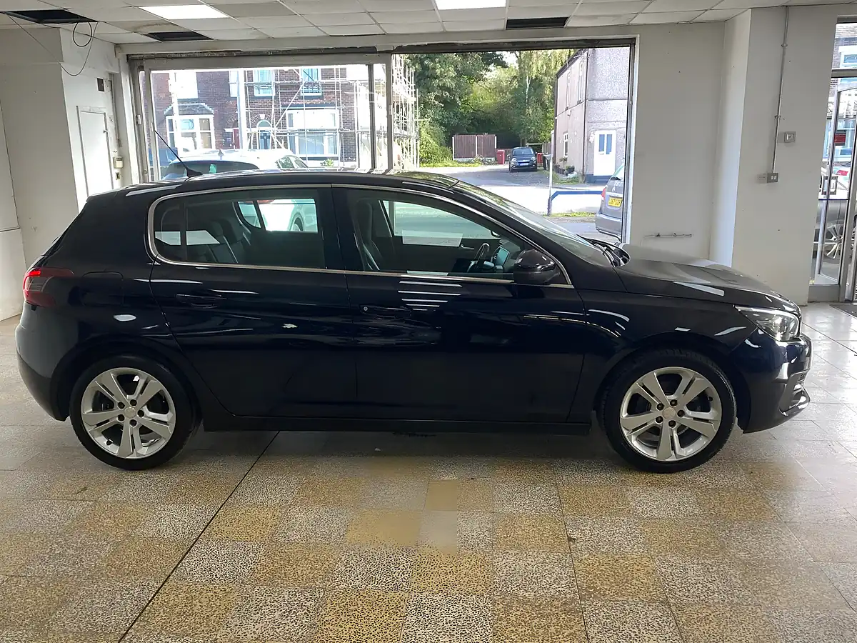 Used 2018 Peugeot 308 Allure Blue - Interior and Exterior details 9