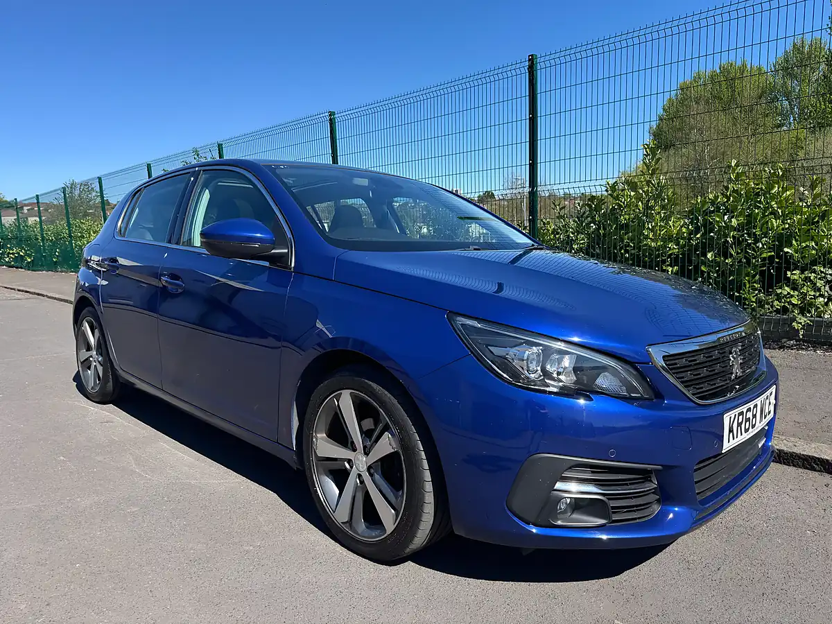 Used 2018 Peugeot 308 Allure Blue - Front View