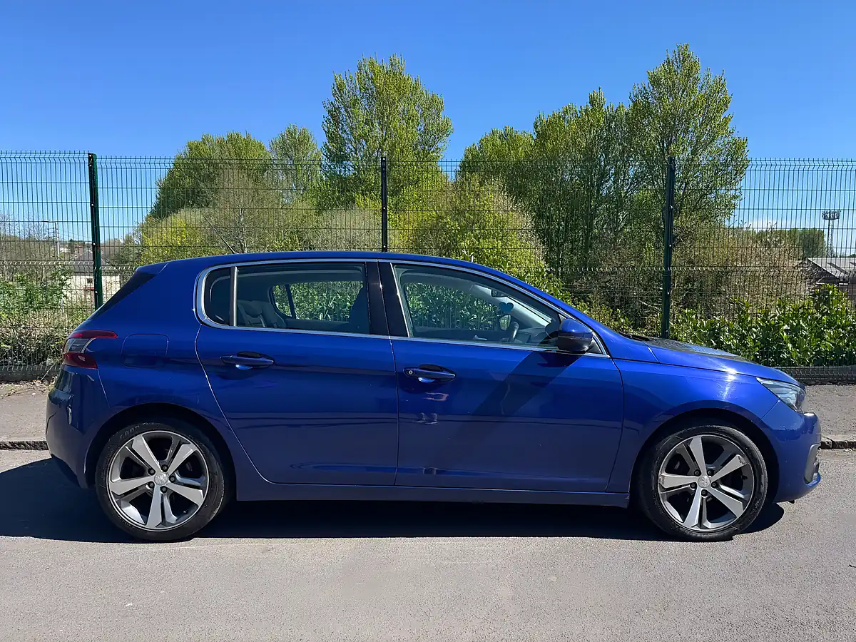 Used 2018 Peugeot 308 Allure Blue - Interior and Exterior details 2