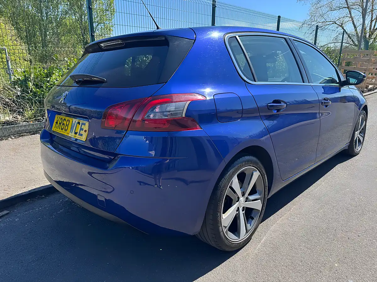 Used 2018 Peugeot 308 Allure Blue - Interior and Exterior details 3