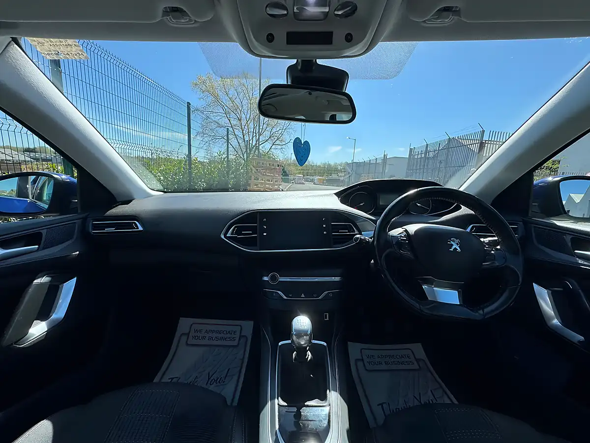 Used 2018 Peugeot 308 Allure Blue - Interior and Exterior details 7