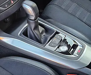 Used 2018 Peugeot 308 Allure Candy White - Interior and Exterior details 11