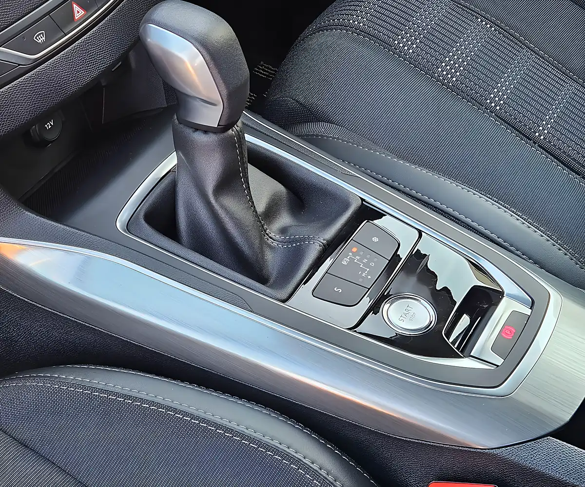 Used 2018 Peugeot 308 Allure Candy White - Interior and Exterior details 11