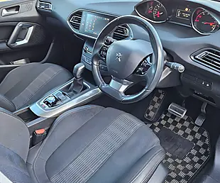 Used 2018 Peugeot 308 Allure Candy White - Interior and Exterior details 14
