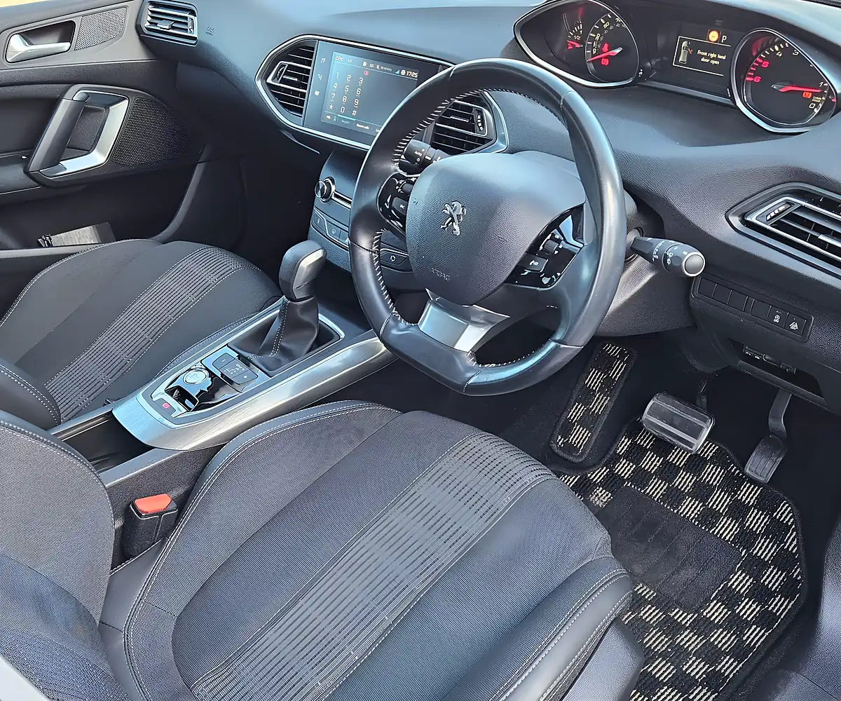 Used 2018 Peugeot 308 Allure Candy White - Interior and Exterior details 14