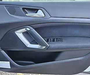 Used 2018 Peugeot 308 Allure Candy White - Interior and Exterior details 18