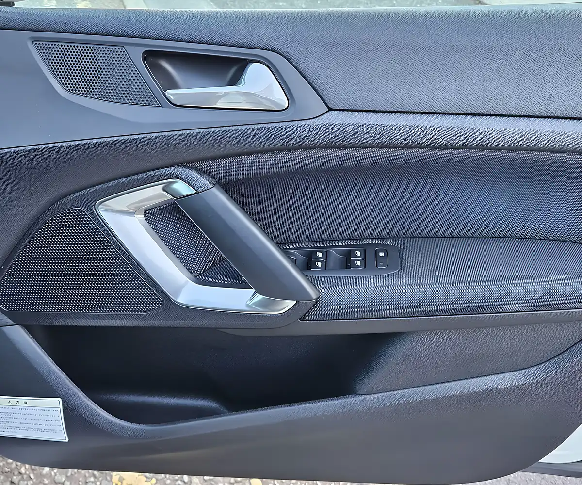 Used 2018 Peugeot 308 Allure Candy White - Interior and Exterior details 18