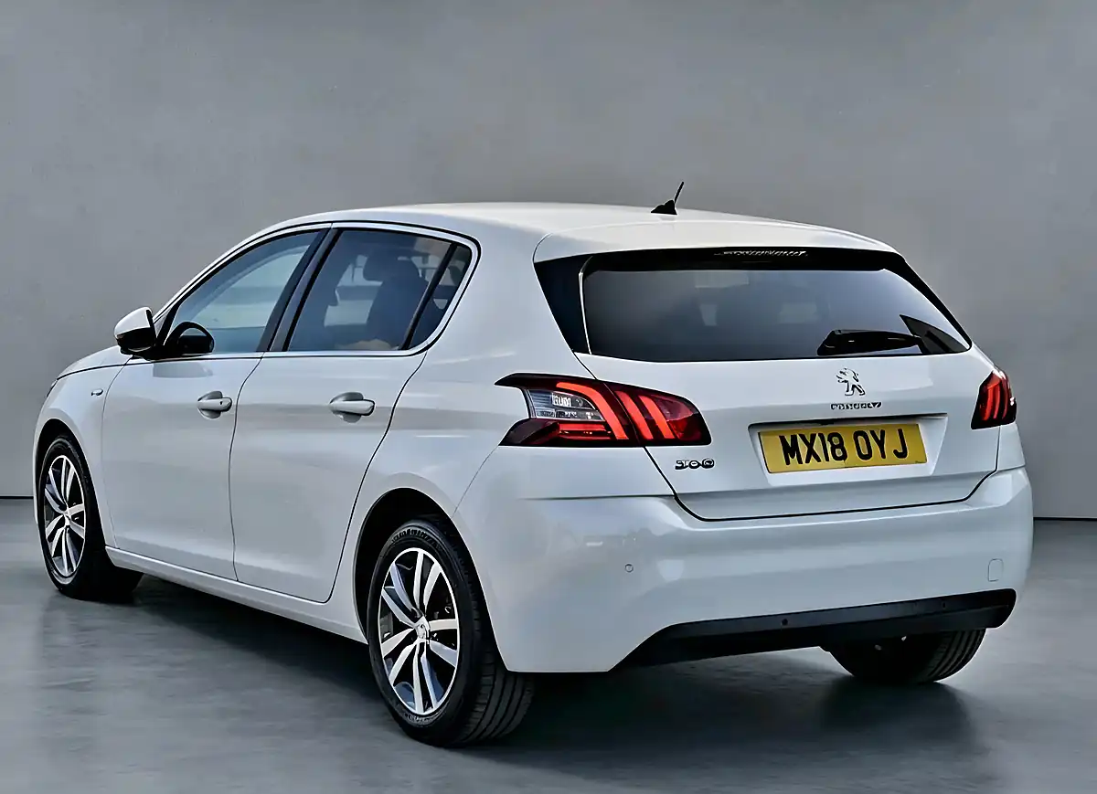 Used 2018 Peugeot 308 Allure Candy White - Interior and Exterior details 5