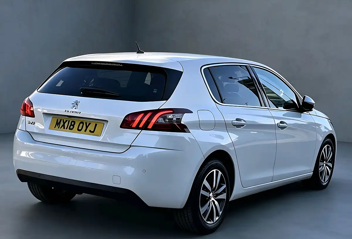Used 2018 Peugeot 308 Allure Candy White - Interior and Exterior details 6