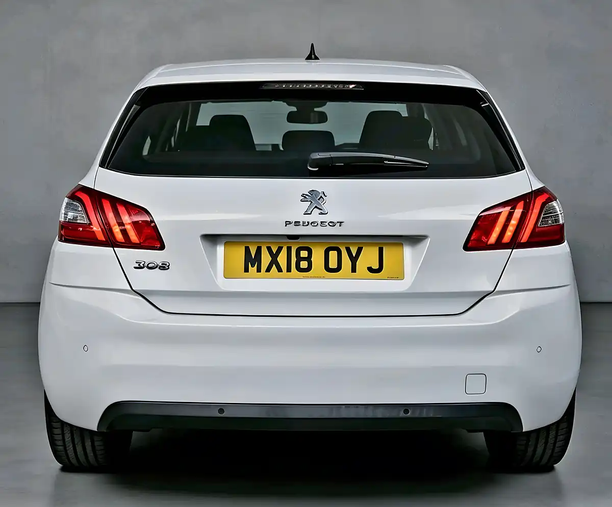 Used 2018 Peugeot 308 Allure Candy White - Interior and Exterior details 7