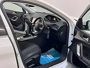 Used 2018 Peugeot 308 Allure White - Interior and Exterior details 11