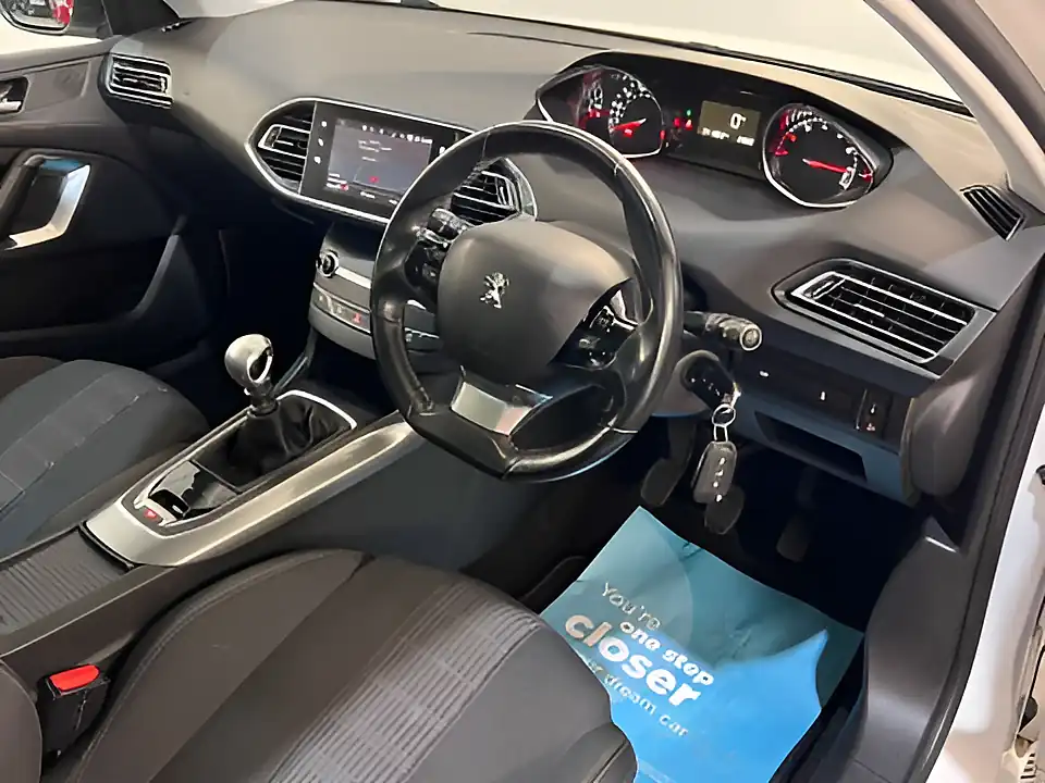Used 2018 Peugeot 308 Allure White - Interior and Exterior details 12