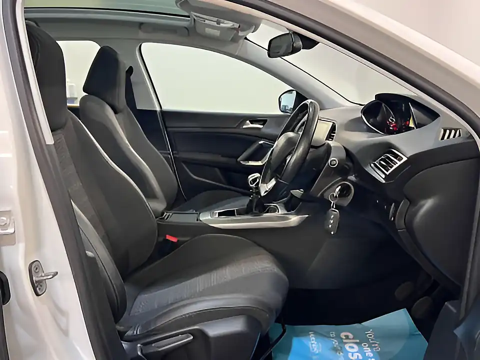 Used 2018 Peugeot 308 Allure White - Interior and Exterior details 13