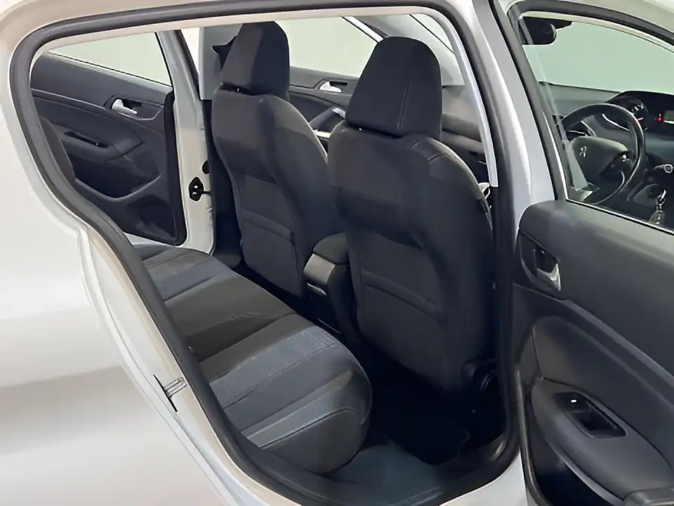 Used 2018 Peugeot 308 Allure White - Interior and Exterior details 15