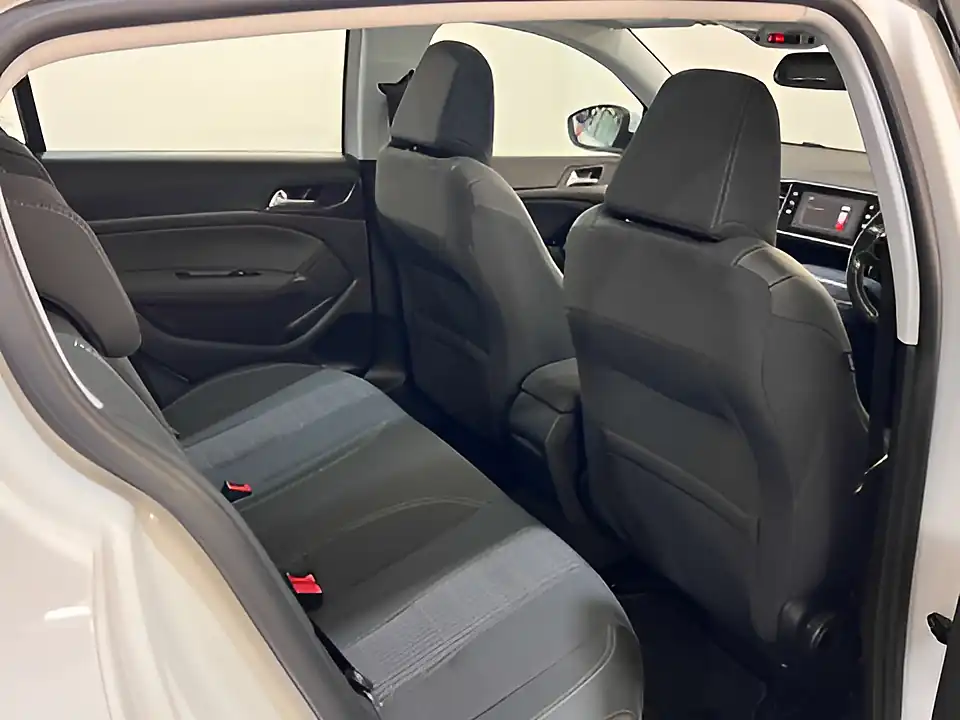 Used 2018 Peugeot 308 Allure White - Interior and Exterior details 16