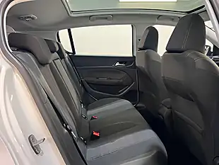 Used 2018 Peugeot 308 Allure White - Interior and Exterior details 17