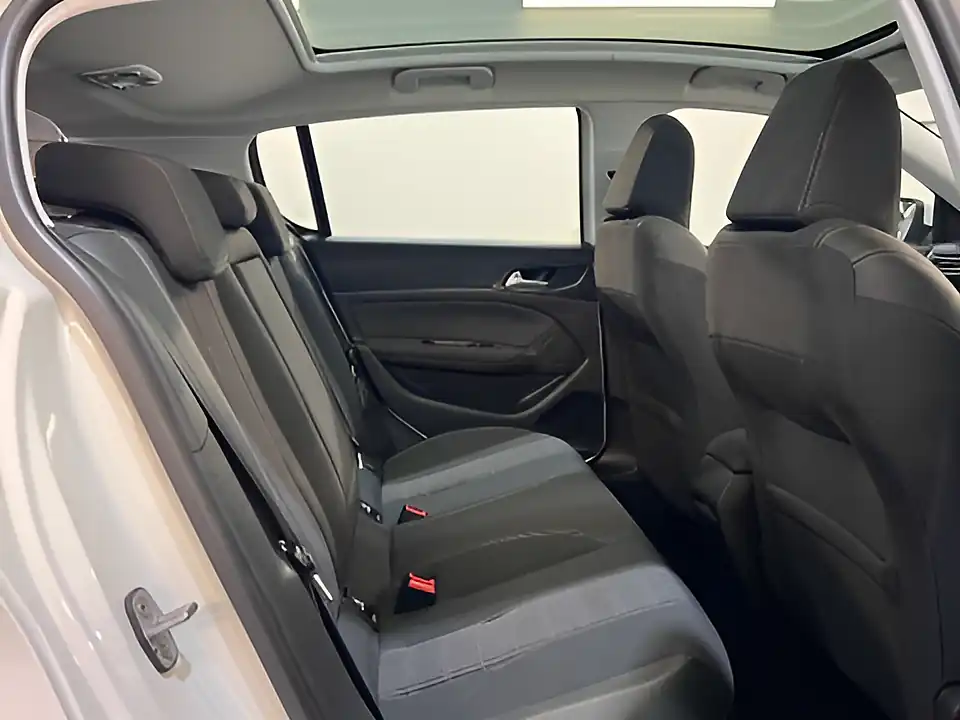 Used 2018 Peugeot 308 Allure White - Interior and Exterior details 17