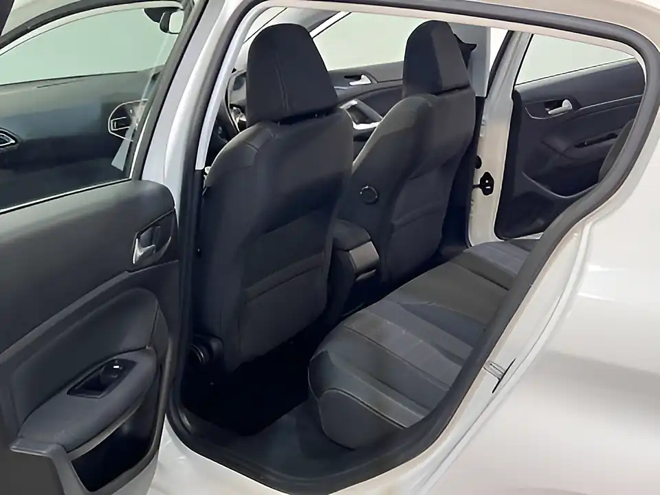 Used 2018 Peugeot 308 Allure White - Interior and Exterior details 18