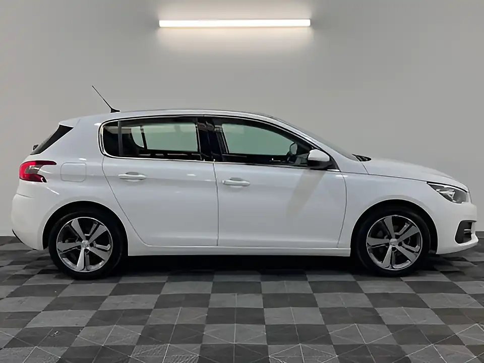 Used 2018 Peugeot 308 Allure White - Interior and Exterior details 2
