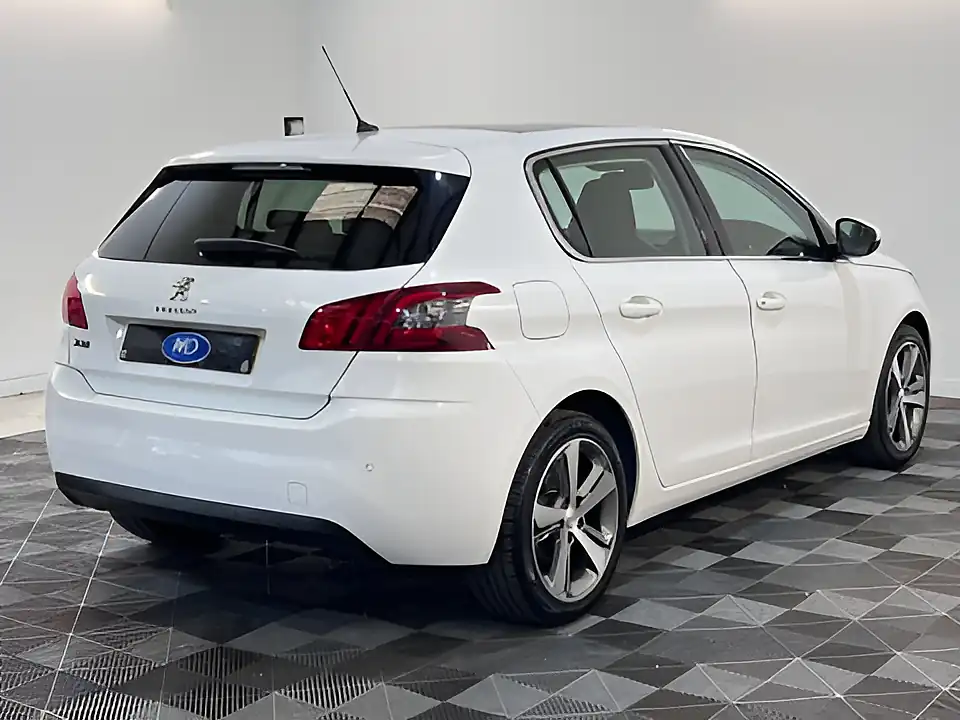 Used 2018 Peugeot 308 Allure White - Interior and Exterior details 3
