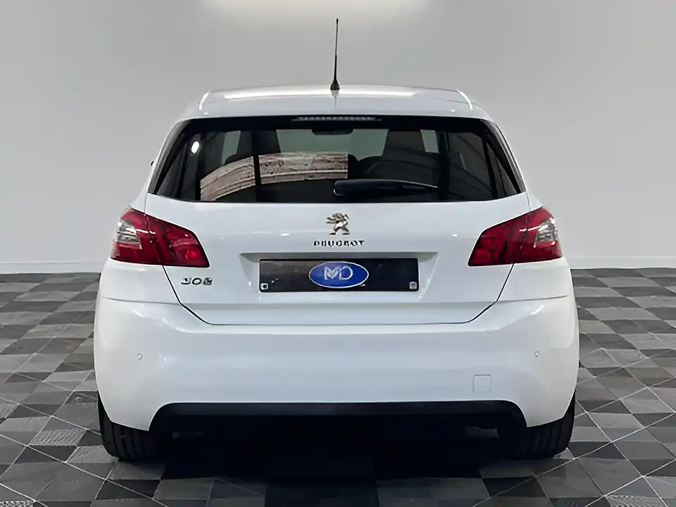Used 2018 Peugeot 308 Allure White - Interior and Exterior details 5