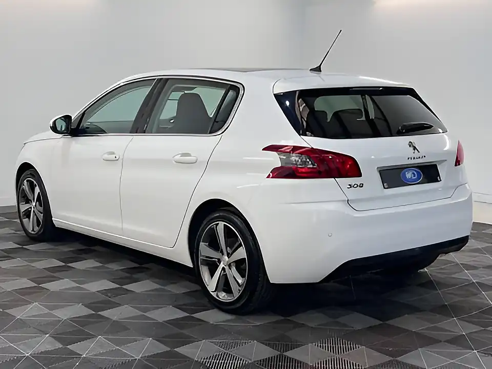 Used 2018 Peugeot 308 Allure White - Interior and Exterior details 7