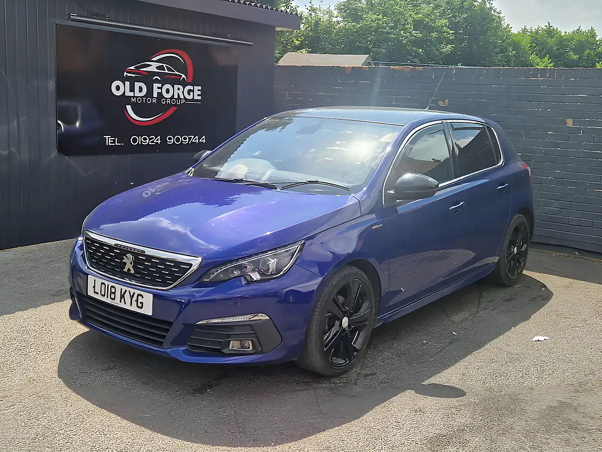 Used 2018 Peugeot 308 GT Line Blue - Front View
