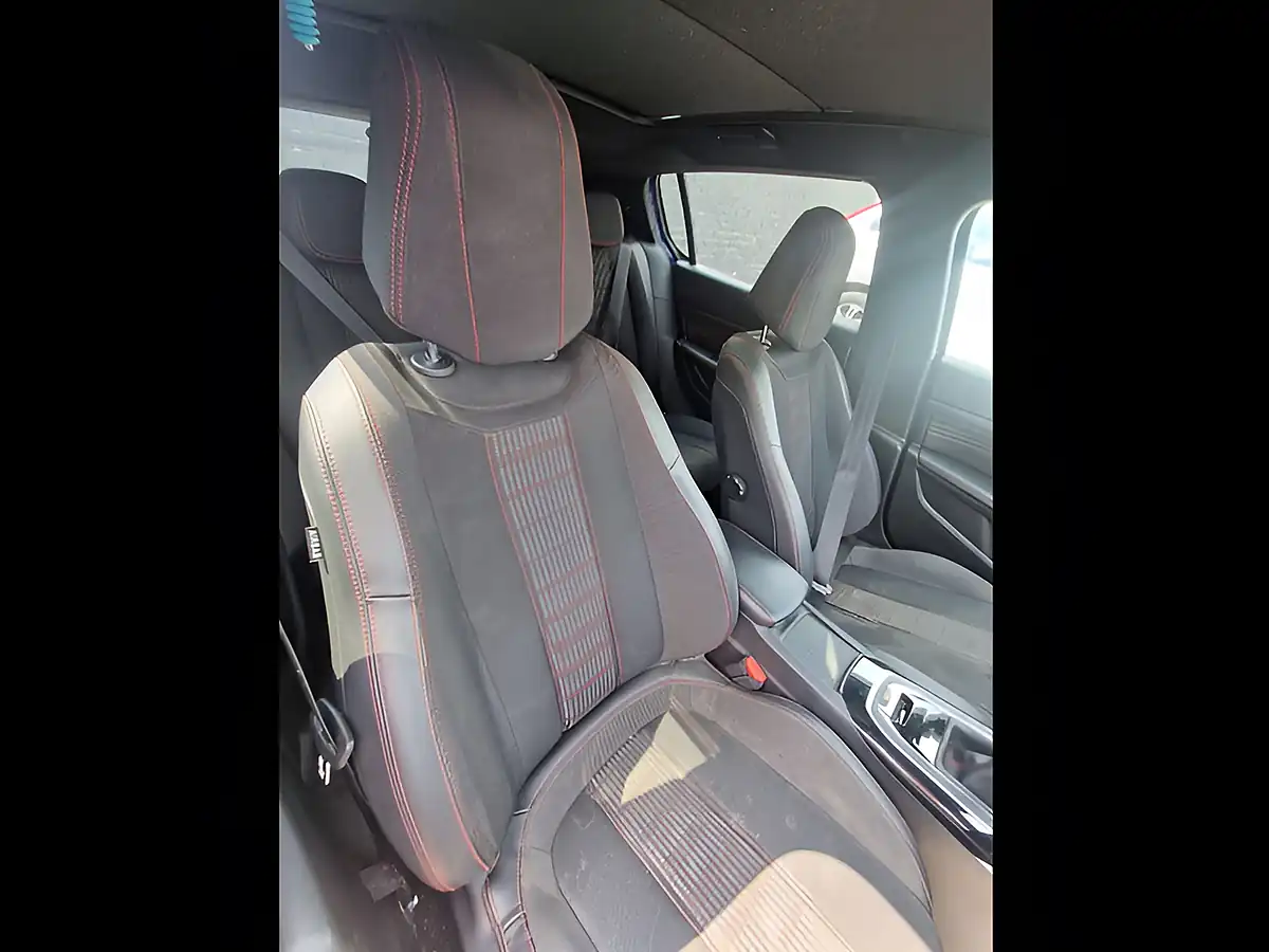 Used 2018 Peugeot 308 GT Line Blue - Interior and Exterior details 14