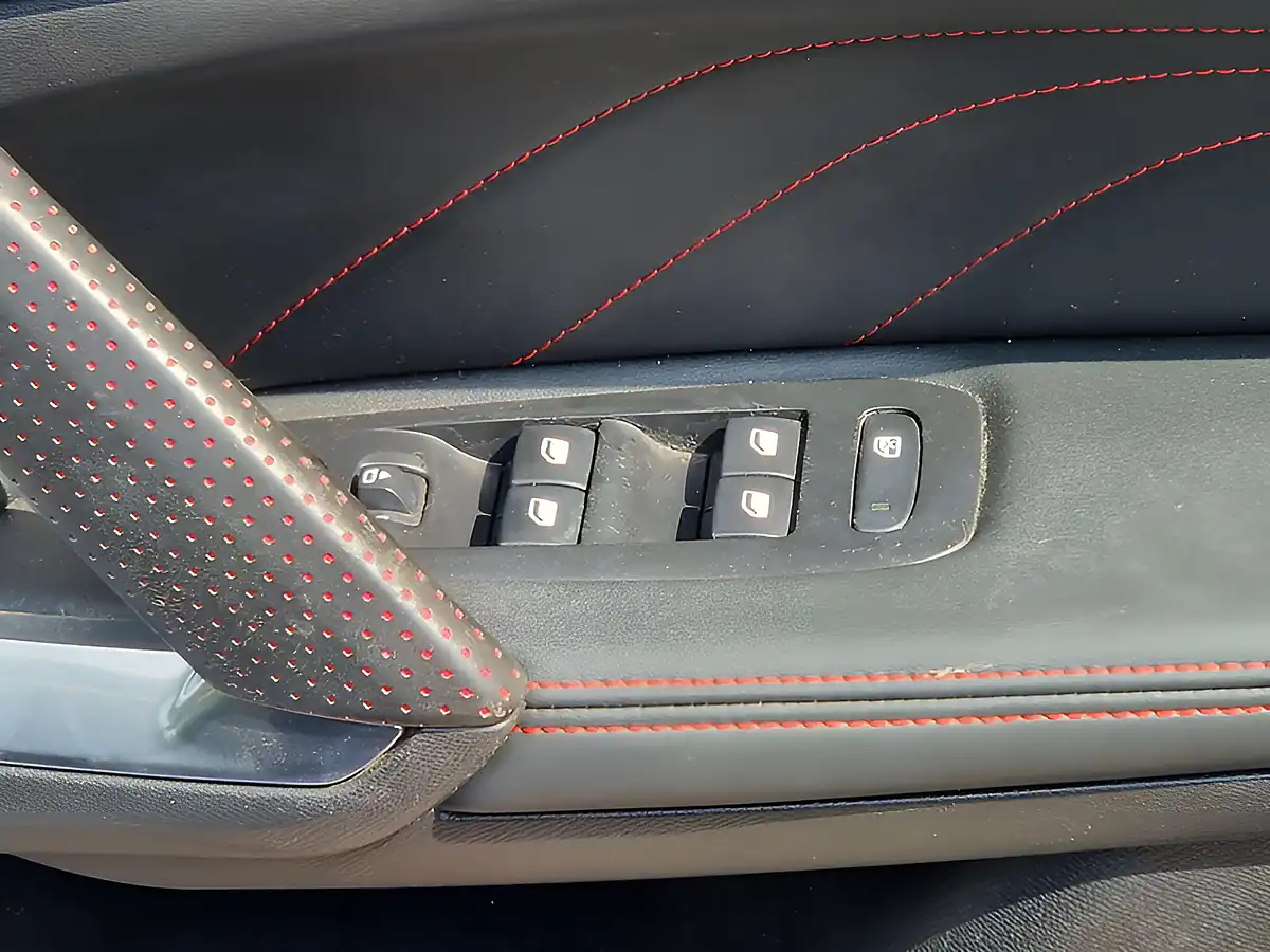 Used 2018 Peugeot 308 GT Line Blue - Interior and Exterior details 15