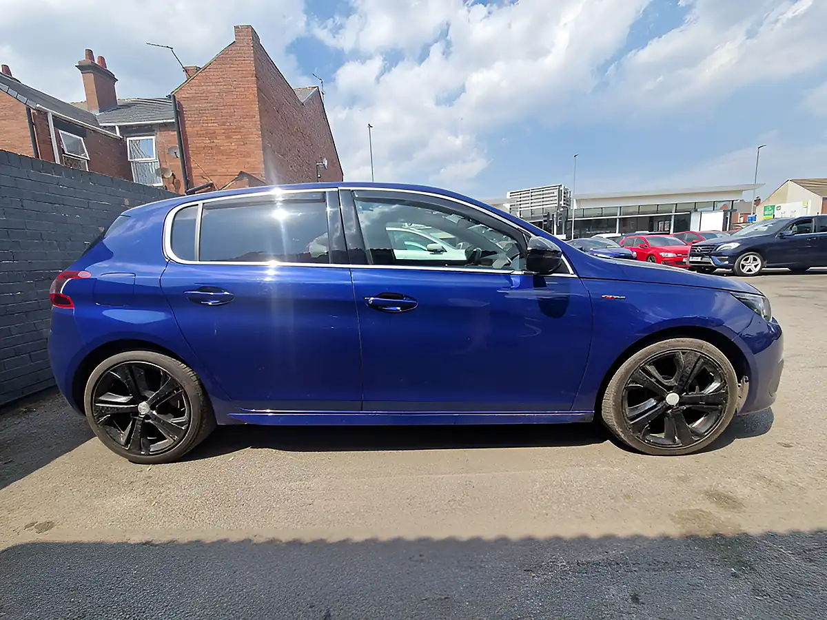 Used 2018 Peugeot 308 GT Line Blue - Interior and Exterior details 7