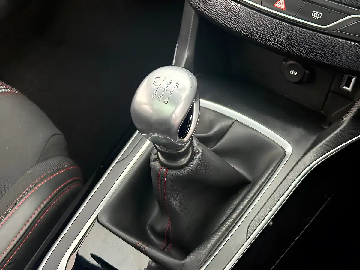 Used 2018 Peugeot 308 GT Line Blue - Interior and Exterior details 12