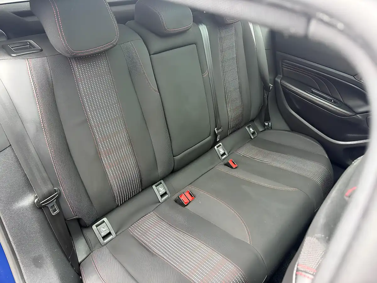 Used 2018 Peugeot 308 GT Line Blue - Interior and Exterior details 13